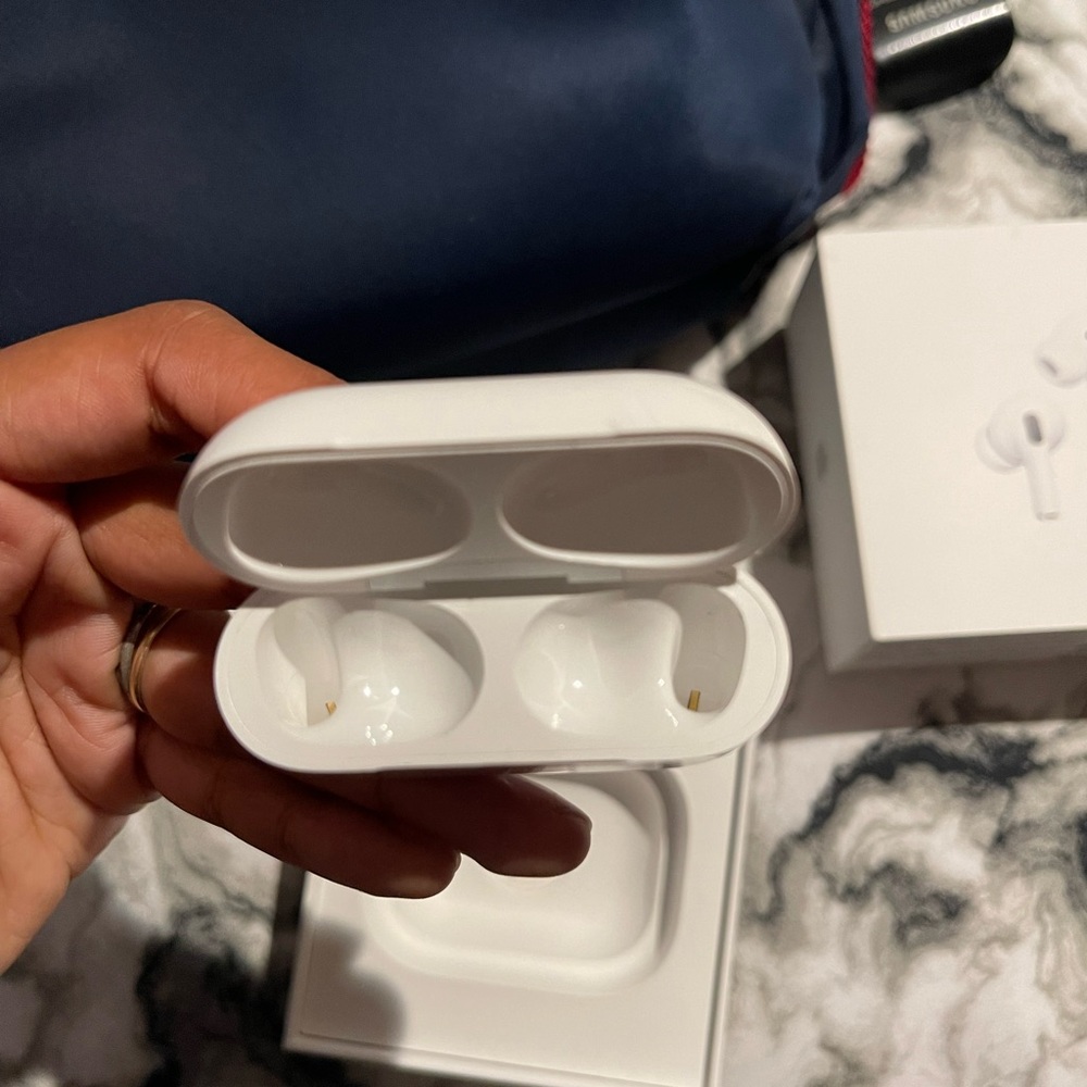 - AirPod Pro 2 CASE